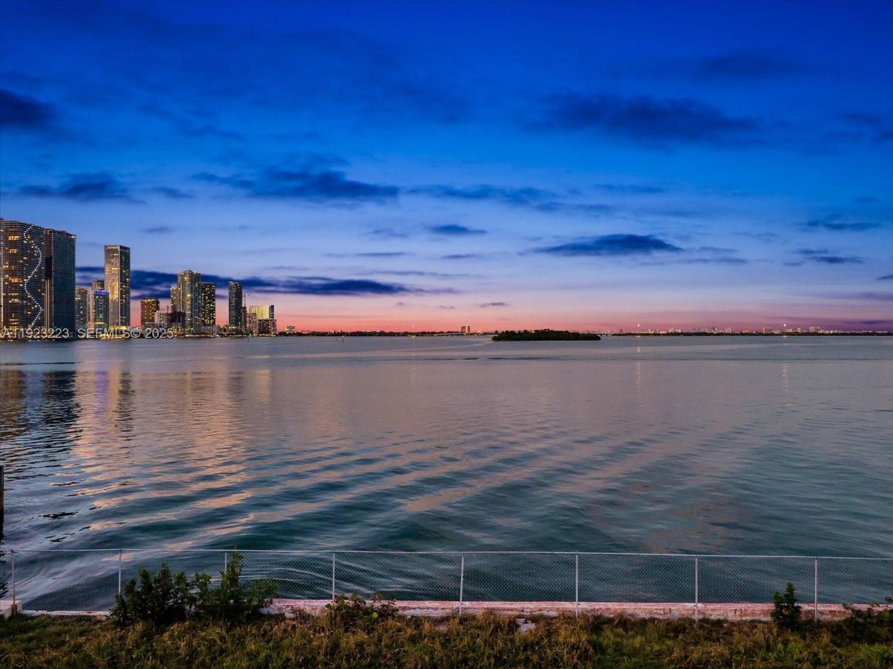 851 N Venetian Dr, Miami, FL 33139 Photo