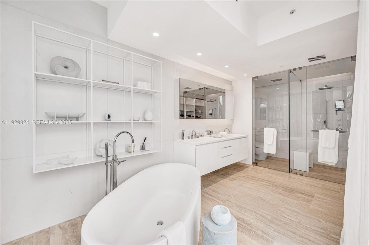 9111 Collins Ave, Unit N-322, Surfside, FL 33154 Photo