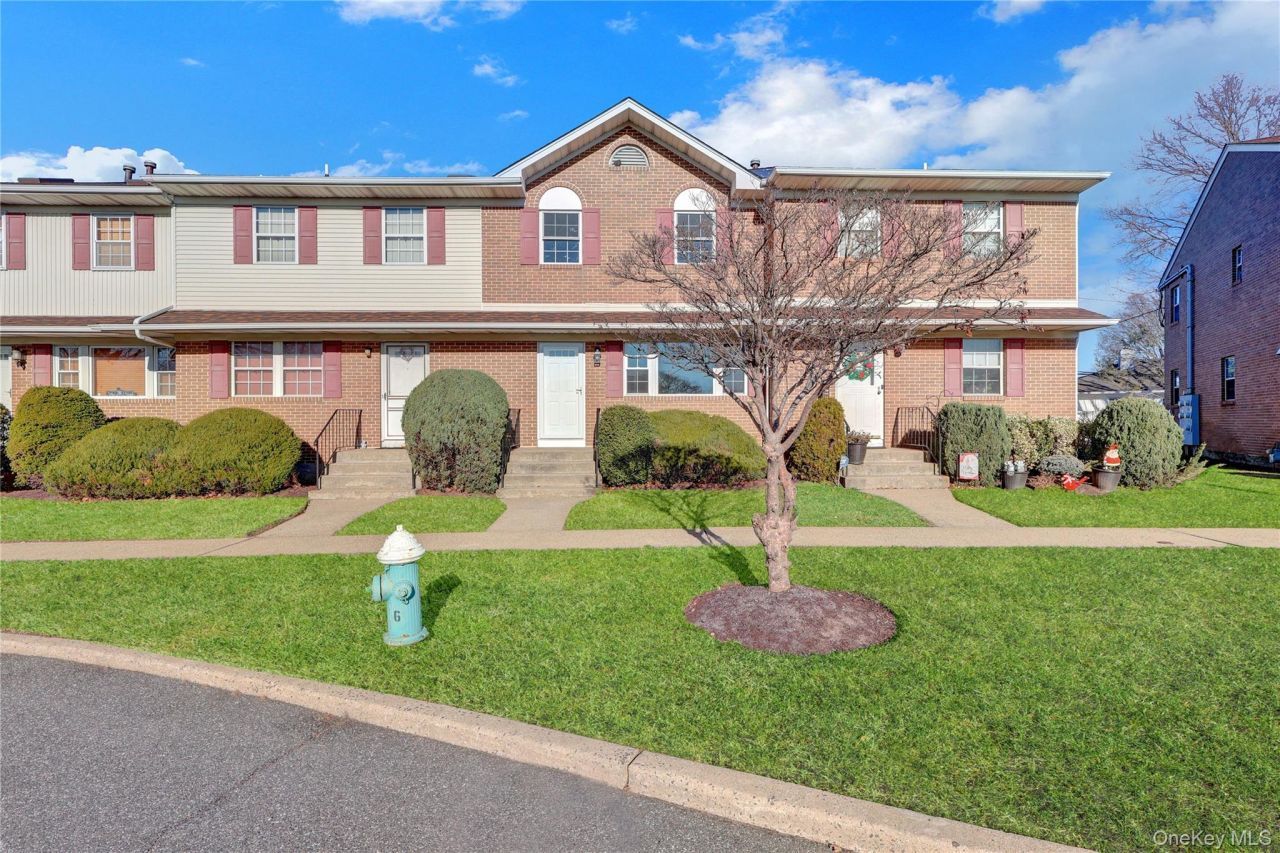 815 Franklin Avenue, Unit 4, Franklin Square, NY 11010 Main Photo