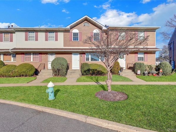 815 Franklin Avenue, Unit 4, Franklin Square, NY 11010