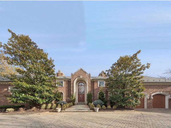 22 Willow Road, Woodsburgh, NY 11598