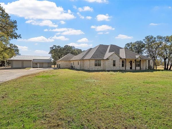 2743 Tokio Road, West, TX 76691