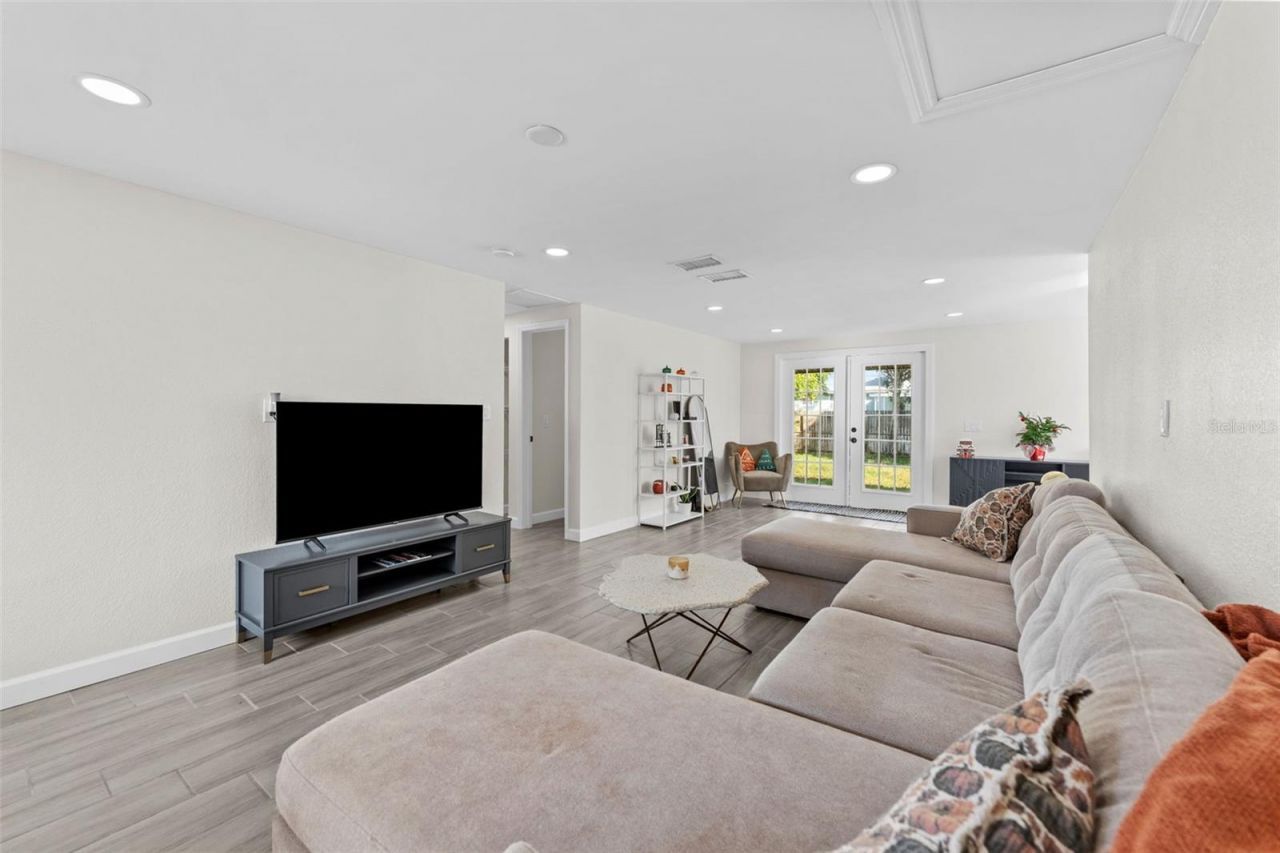 5501 Denver Street Ne, Saint Petersburg, FL 33703 Photo