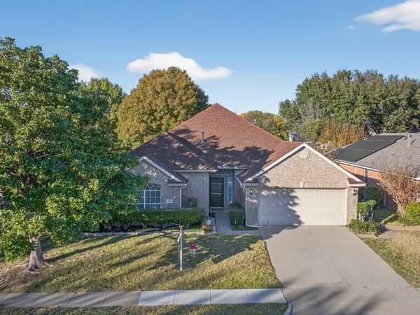 3921 Larkspur Drive, Haltom City, TX 76137