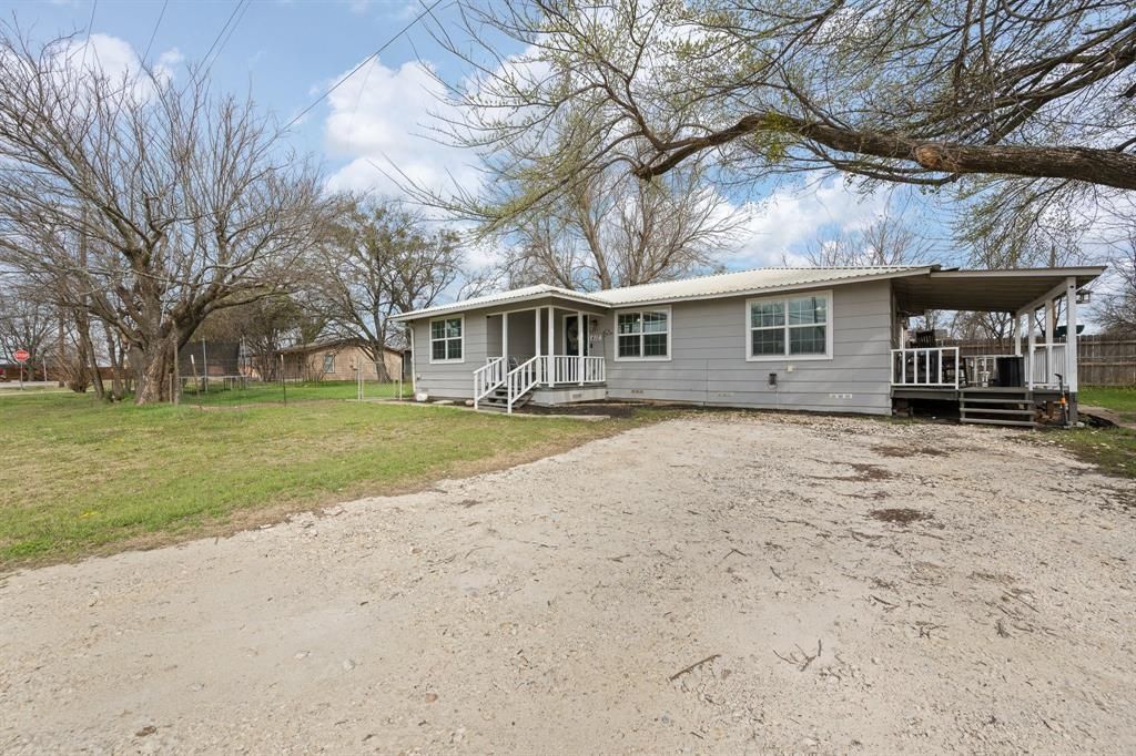 412 W Godley Avenue, Godley, TX 76044 Main Photo