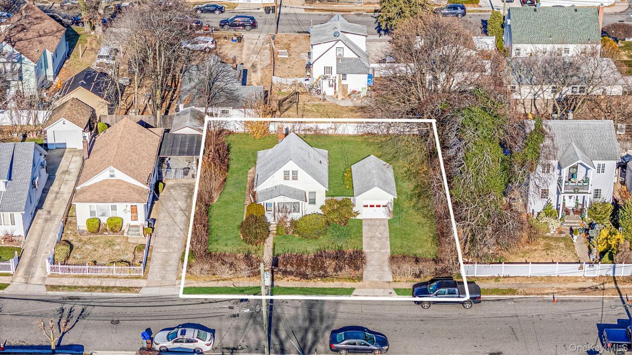 633 Hill Street, Uniondale, NY 11553 Main Photo