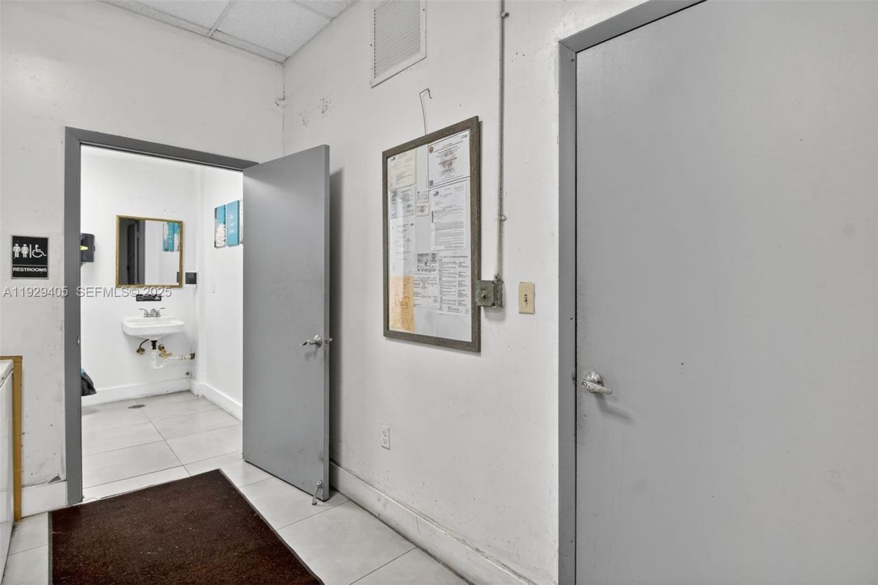 Cafeteria + Mechanic & Tire Shop For Sale ??? Two, Kendall, FL 33186 Photo