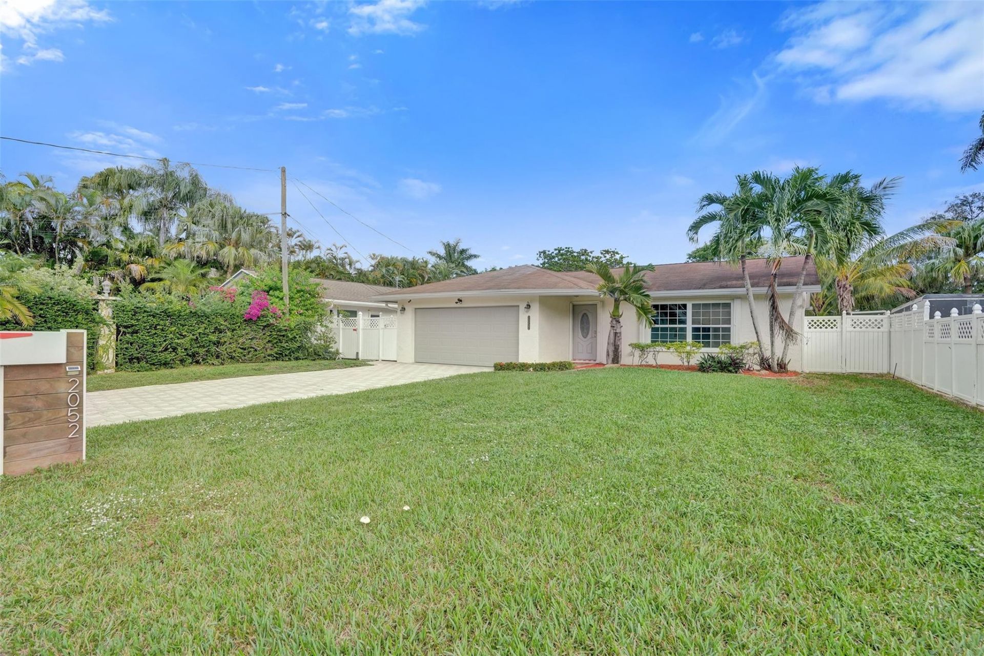 2052 SW 28th Way, Fort Lauderdale, FL 33312 Photo