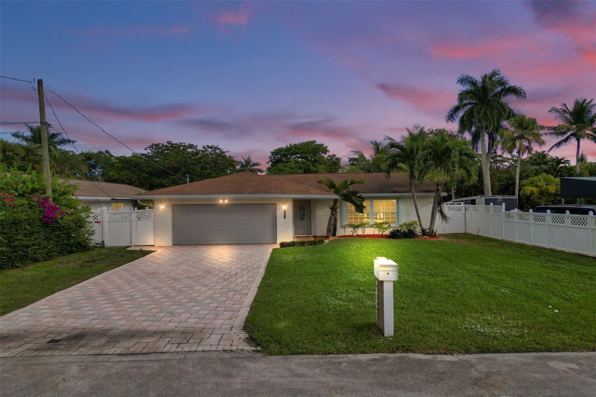 2052 SW 28th Way, Fort Lauderdale, FL 33312 Photo