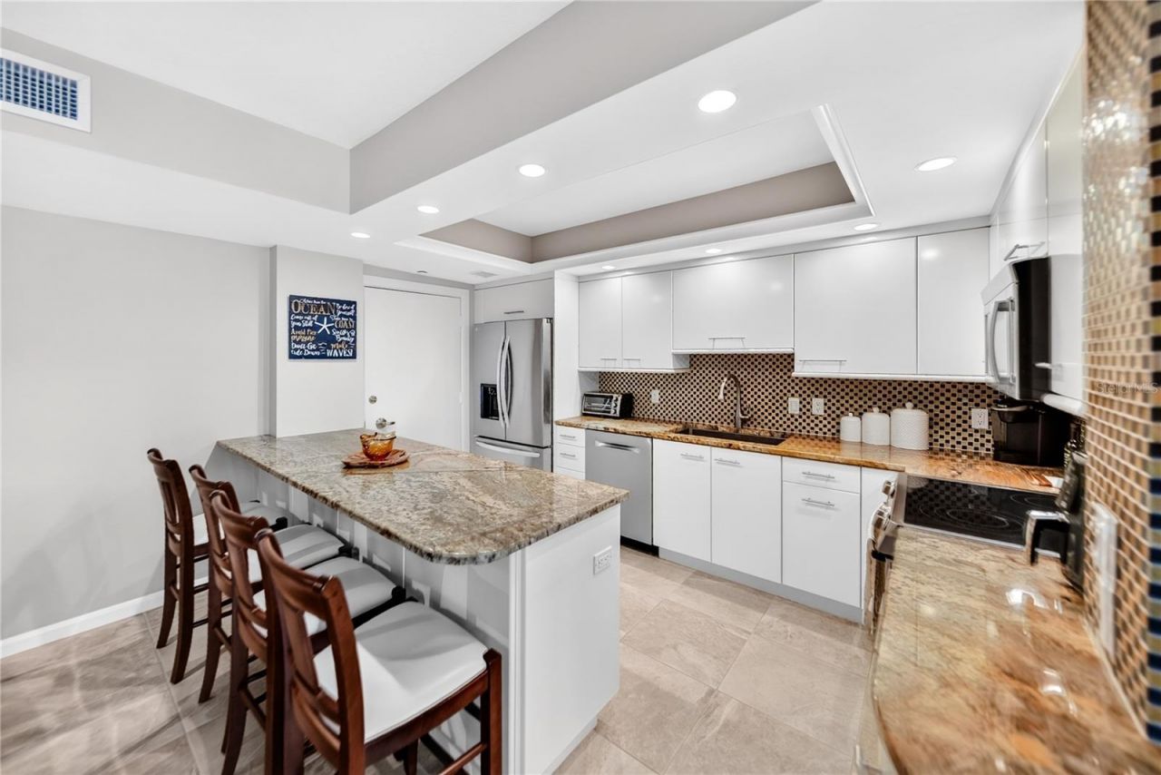 1212 Benjamin Franklin Drive, Unit 206, Sarasota, FL 34236 Photo