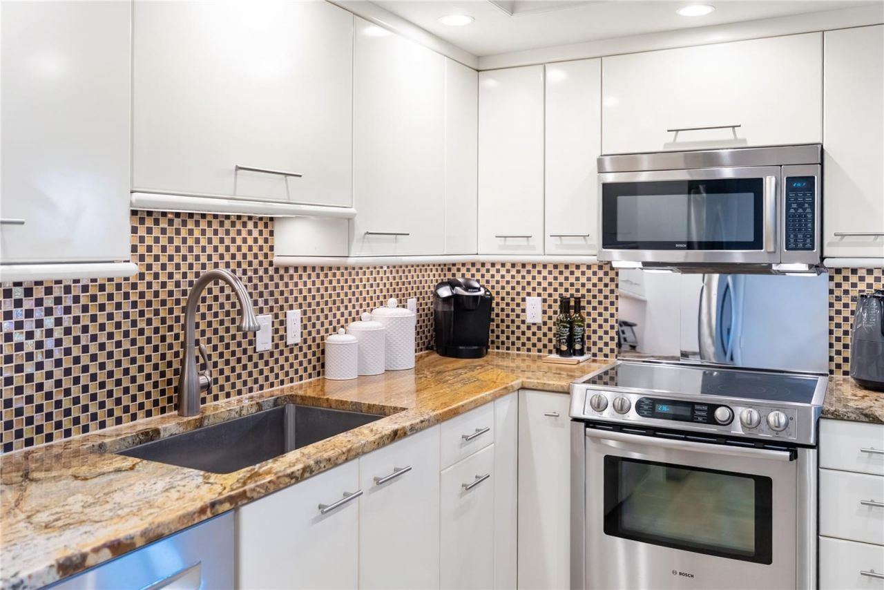 1212 Benjamin Franklin Drive, Unit 206, Sarasota, FL 34236 Photo