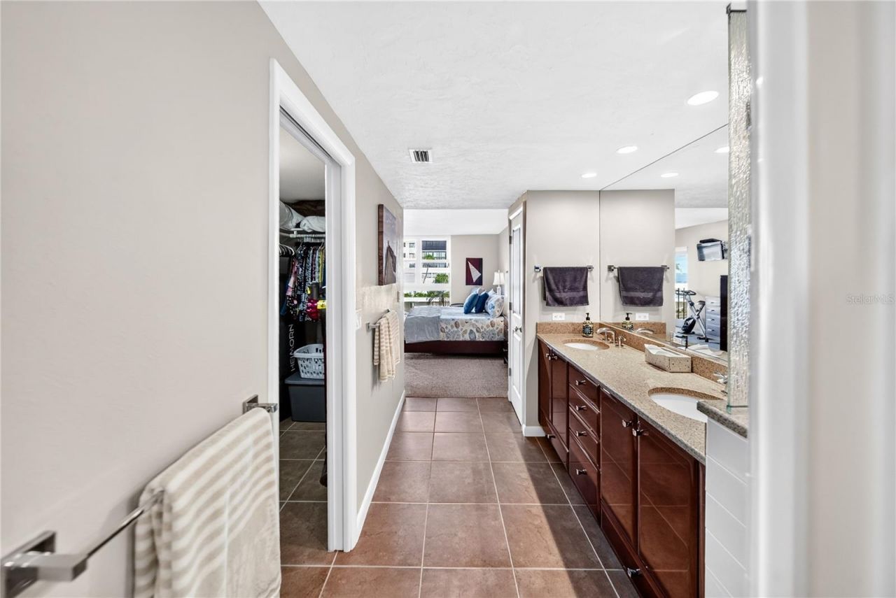 1212 Benjamin Franklin Drive, Unit 206, Sarasota, FL 34236 Photo