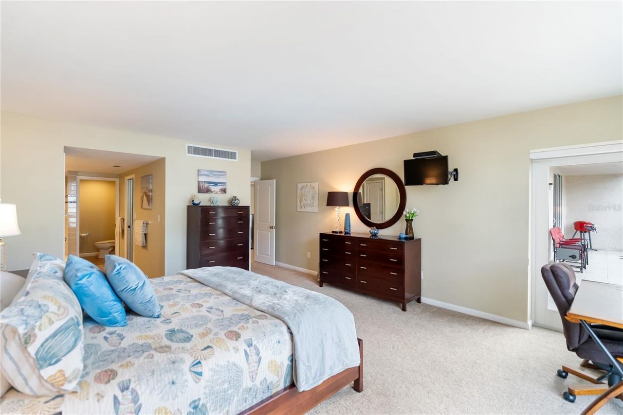 1212 Benjamin Franklin Drive, Unit 206, Sarasota, FL 34236 Photo