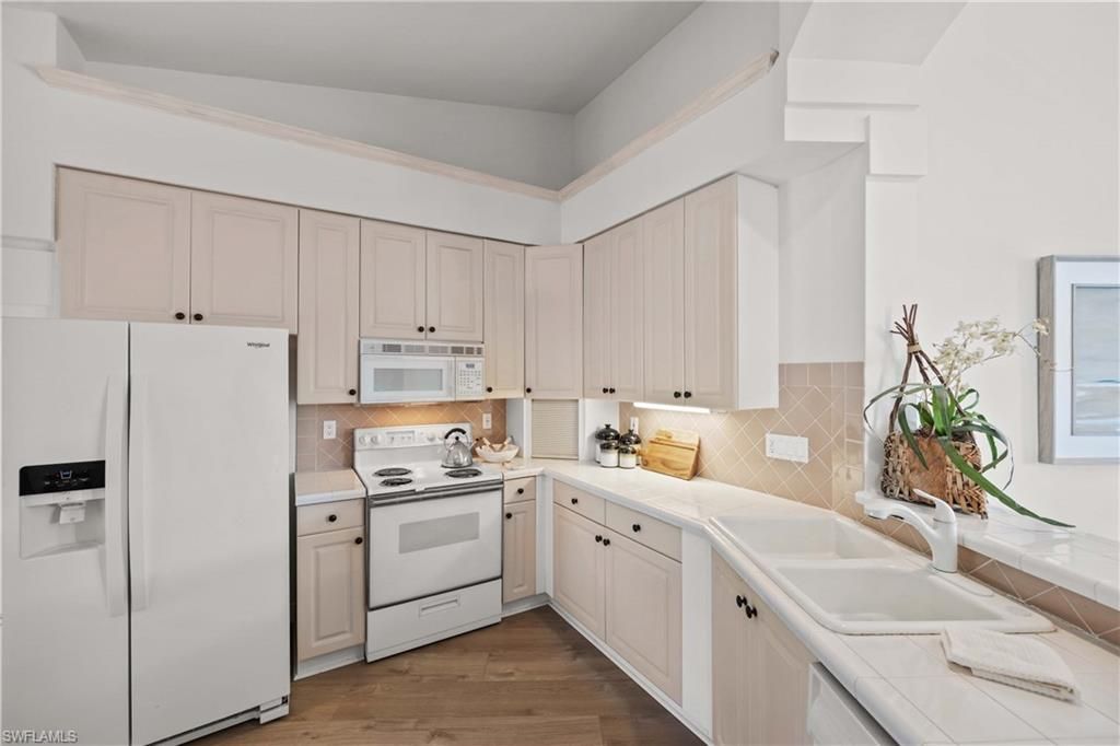 8415 Excalibur Cir, Unit B10, Naples, FL 34108 Photo