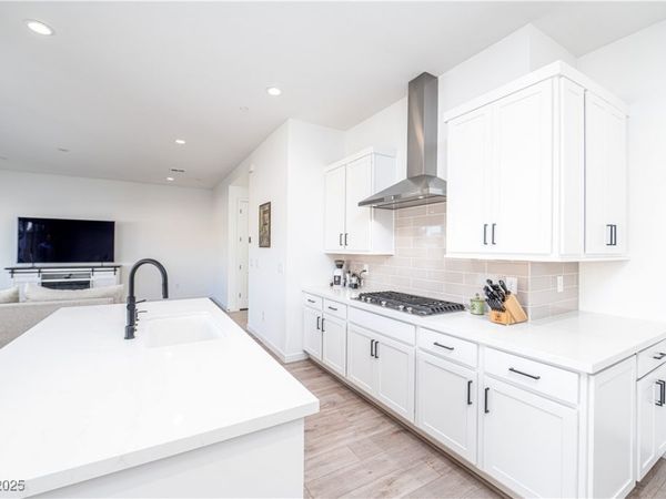 10386 Vista Argento Avenue, Las Vegas, NV 89166