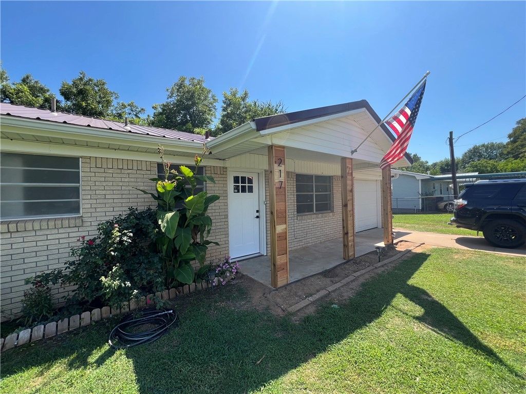 217 Cloos Circle Drive, Ozark, AR 72949 Main Photo