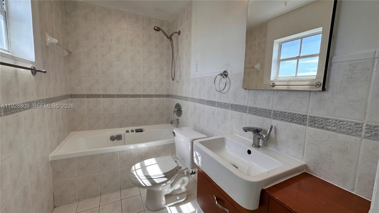 7825 NE Bayshore Ct, Unit 504, Miami, FL 33138 Photo