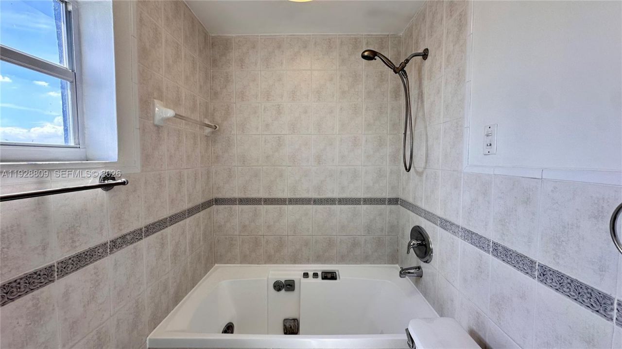 7825 NE Bayshore Ct, Unit 504, Miami, FL 33138 Photo