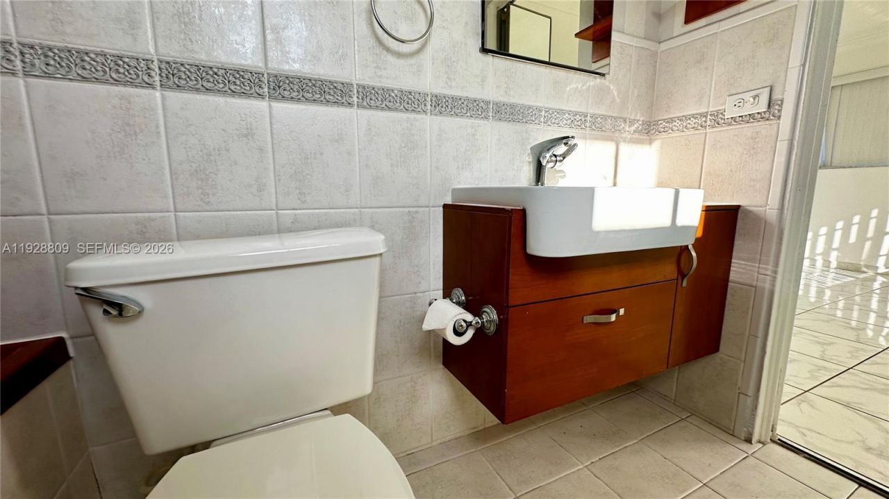 7825 NE Bayshore Ct, Unit 504, Miami, FL 33138 Photo