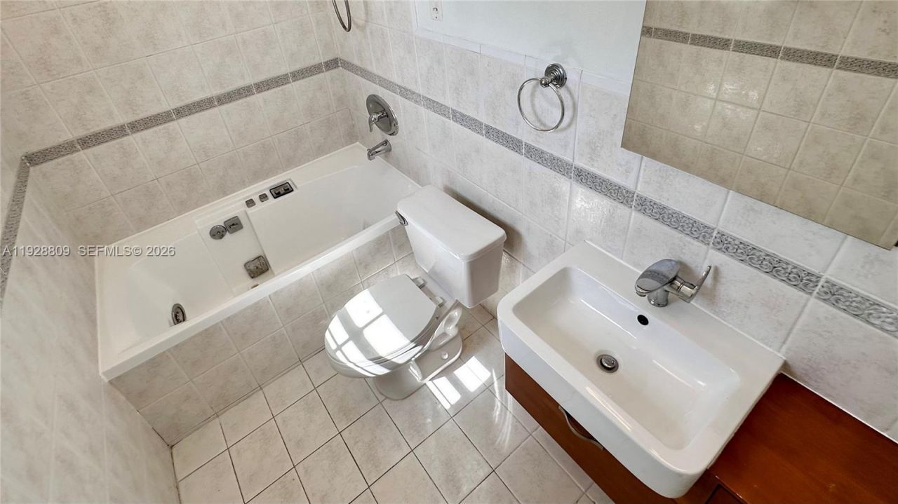 7825 NE Bayshore Ct, Unit 504, Miami, FL 33138 Photo