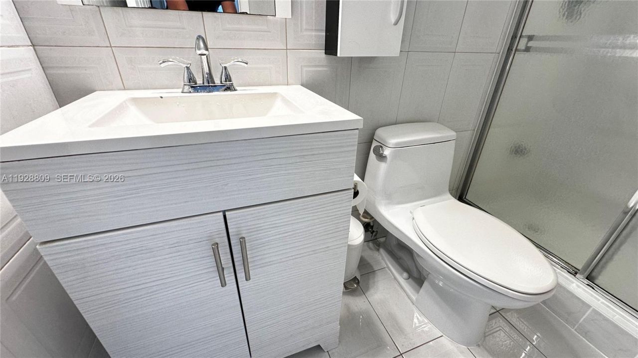 7825 NE Bayshore Ct, Unit 504, Miami, FL 33138 Photo