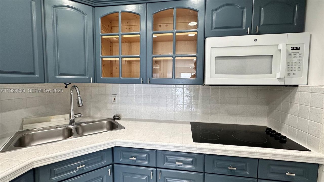 7825 NE Bayshore Ct, Unit 504, Miami, FL 33138 Photo