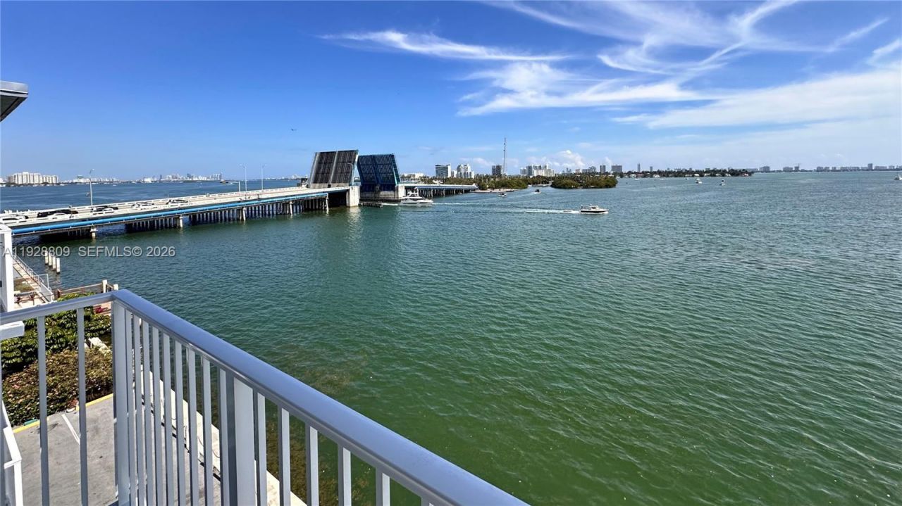 7825 NE Bayshore Ct, Unit 504, Miami, FL 33138 Photo