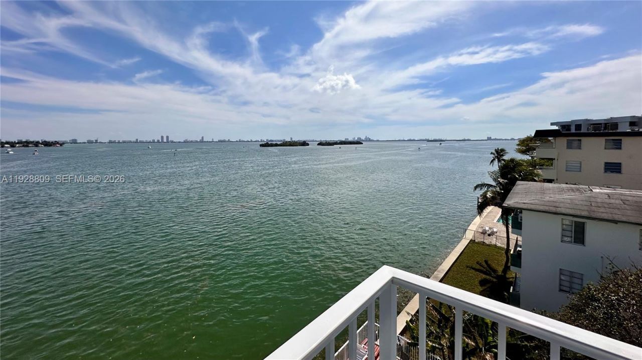 7825 NE Bayshore Ct, Unit 504, Miami, FL 33138 Photo