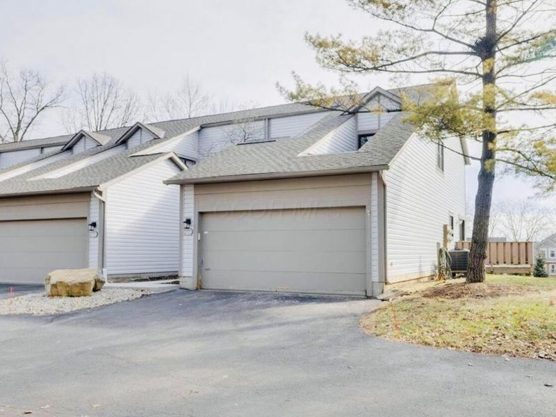 2721 Woodland Trail Drive, Columbus, OH 43231 Photo 3