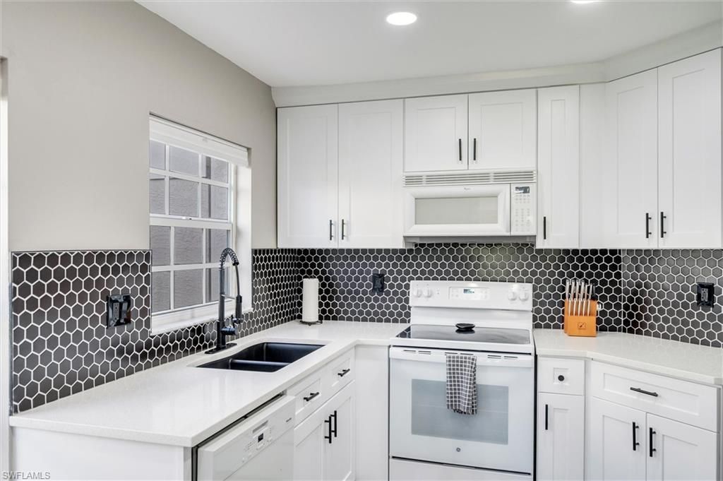 28080 Cavendish Ct, Unit 2006, Bonita Springs, FL 34135 Photo