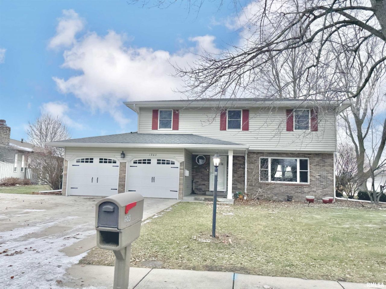 1963 W Losey Street, Galesburg, IL 61401 Main Photo