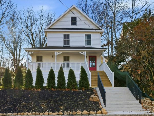 17 Tatterson Street, Roslyn, NY 11576