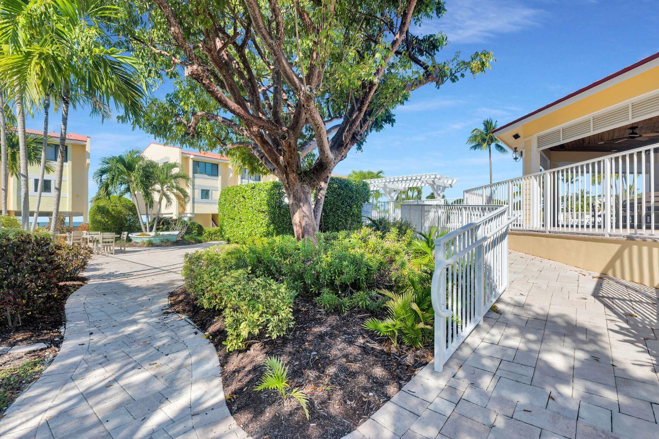 88540 Overseas Highway, Unit 304, Islamorada, FL 33070 Photo