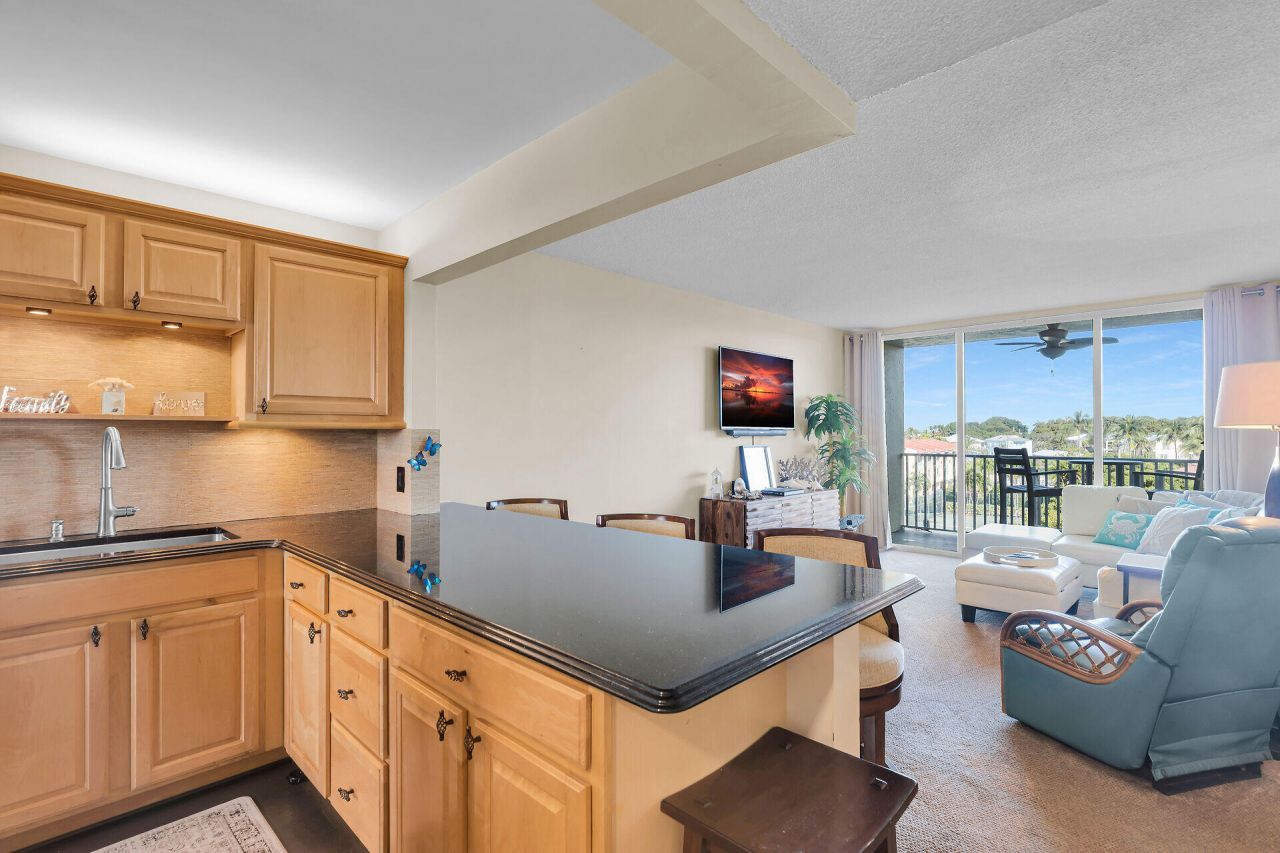 88540 Overseas Highway, Unit 304, Islamorada, FL 33070 Photo