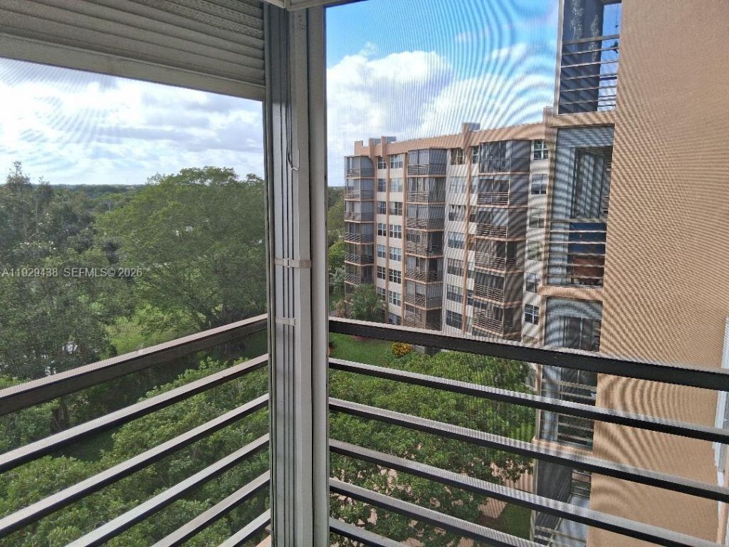 1100 St Charles Pl, Unit 719, Pembroke Pines, FL 33026 Photo