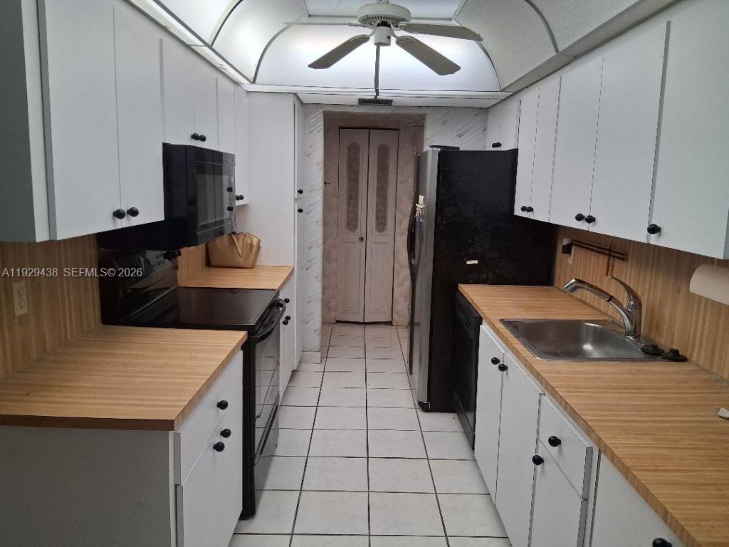 1100 St Charles Pl, Unit 719, Pembroke Pines, FL 33026 Photo