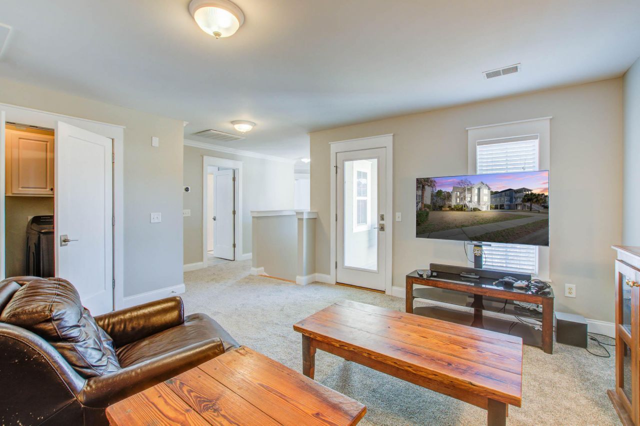 214 Clouter Creek Drive Photo 16