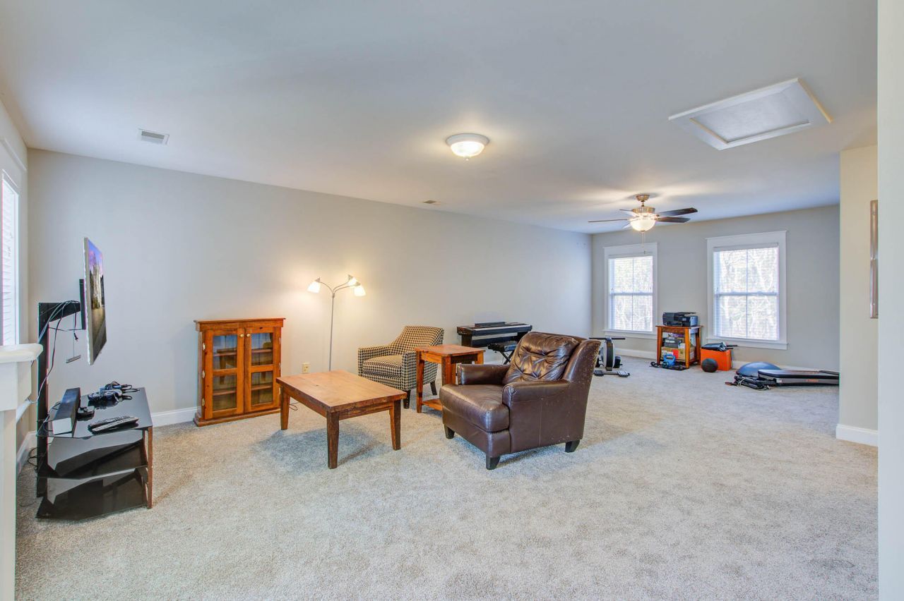 214 Clouter Creek Drive Photo 17