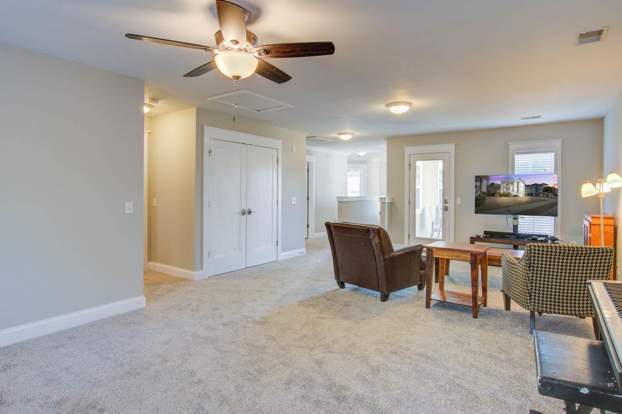 214 Clouter Creek Drive Photo 18