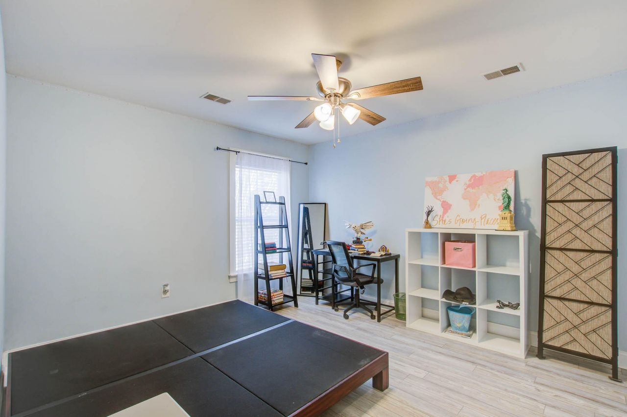 214 Clouter Creek Drive Photo 20