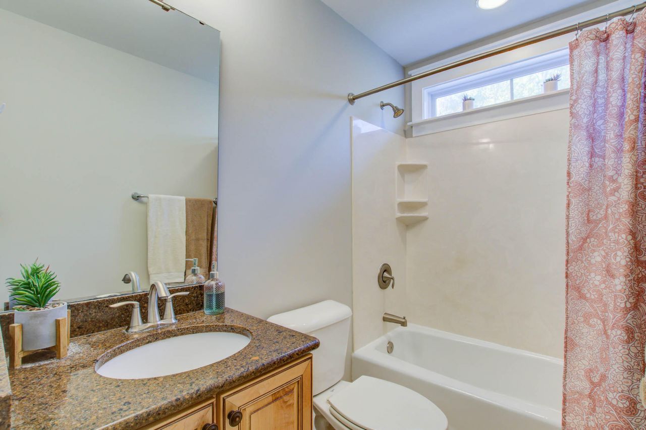 214 Clouter Creek Drive Photo 21