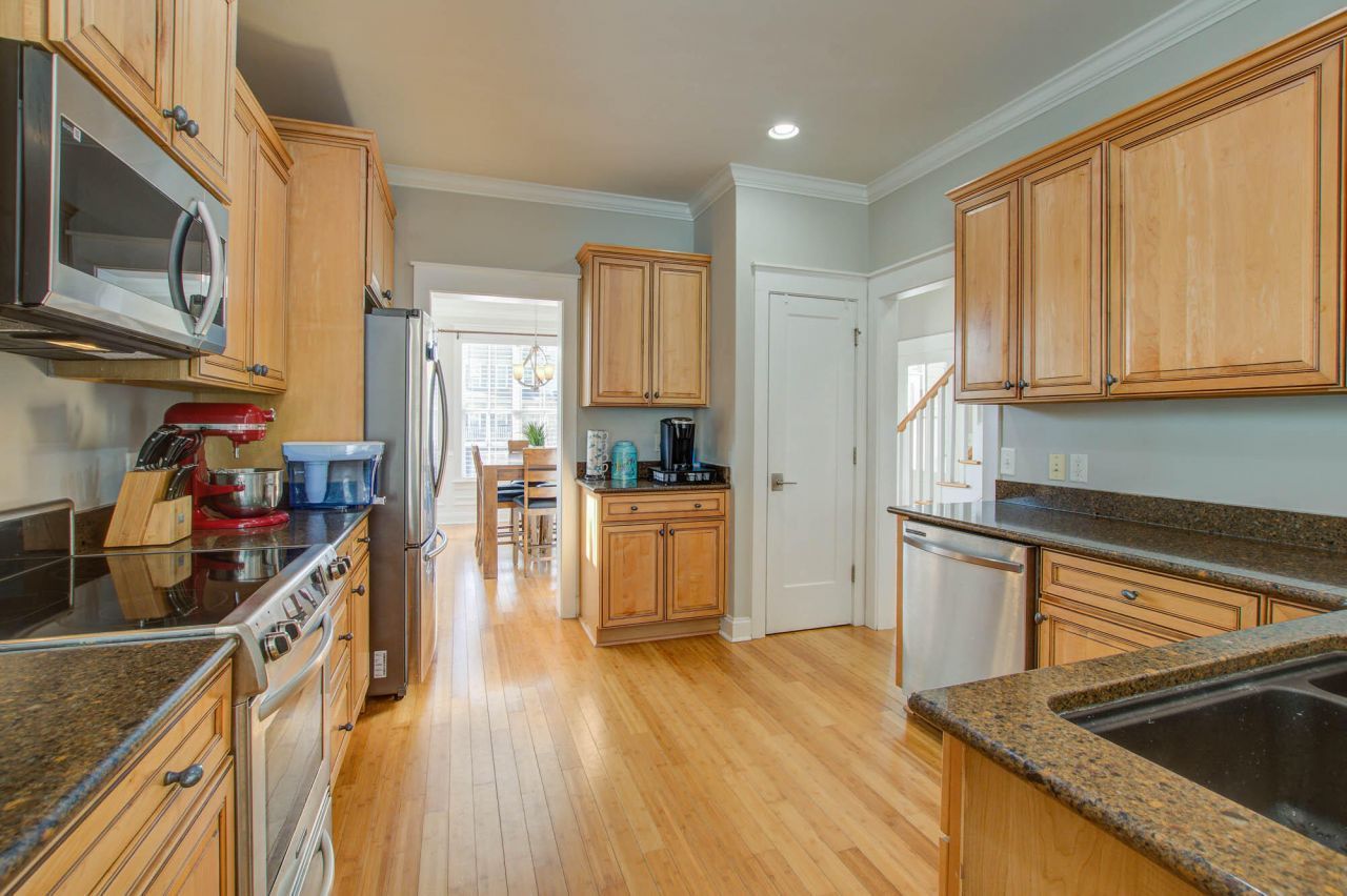 214 Clouter Creek Drive Photo 6