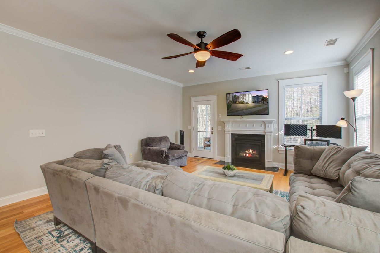 214 Clouter Creek Drive Photo 9