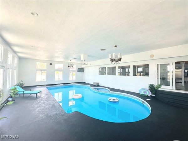 2890 Belcastro Street , Las Vegas, NV 89117