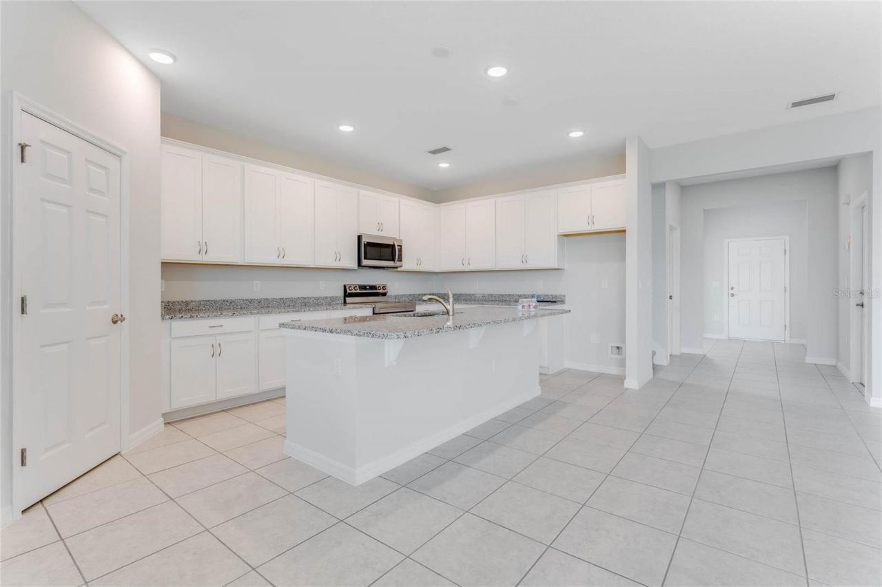 12891 Trovita Drive, Grand Island, FL 32735 Photo