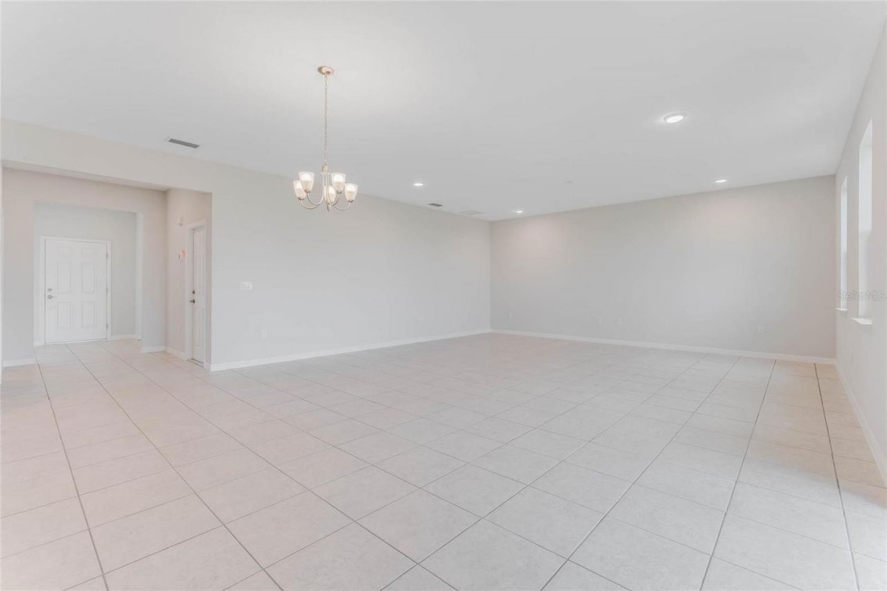 12891 Trovita Drive, Grand Island, FL 32735 Photo