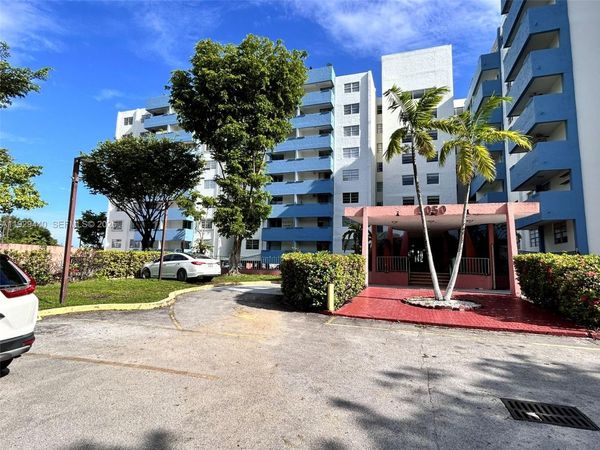 5050 NW 7th St, Unit 401, Miami, FL 33126