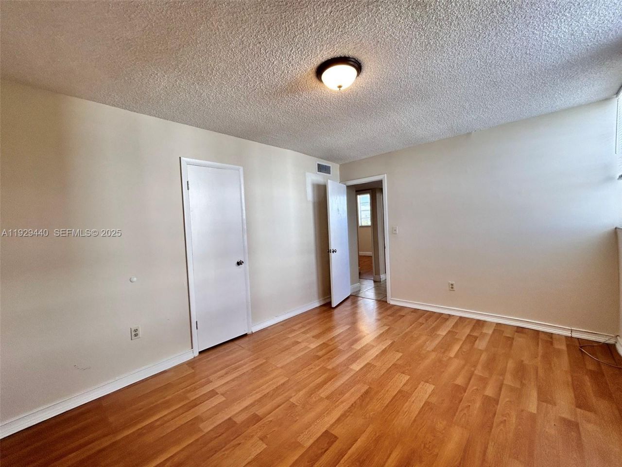 5050 NW 7th St, Unit 401, Miami, FL 33126 Photo