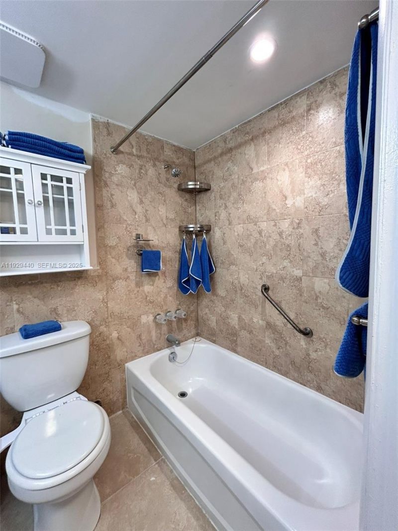 5050 NW 7th St, Unit 401, Miami, FL 33126 Photo