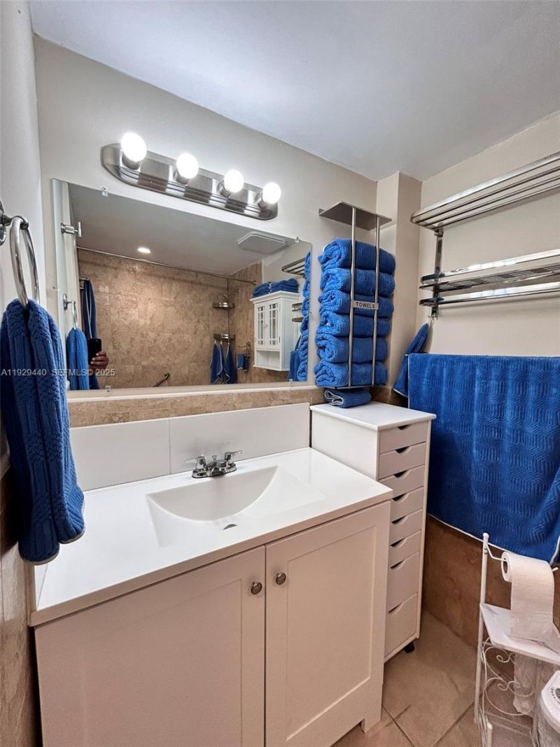 5050 NW 7th St, Unit 401, Miami, FL 33126 Photo